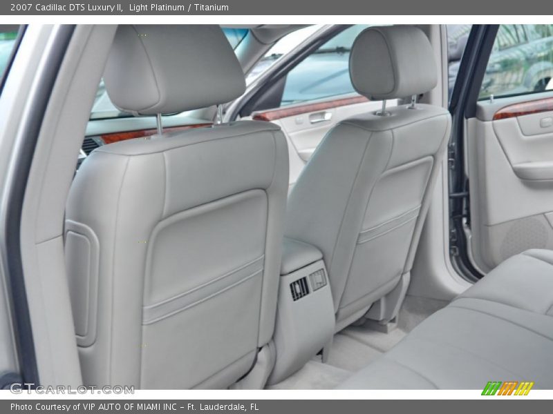 Light Platinum / Titanium 2007 Cadillac DTS Luxury II