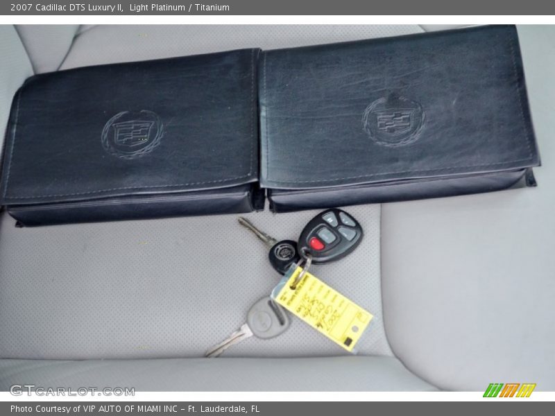 Light Platinum / Titanium 2007 Cadillac DTS Luxury II