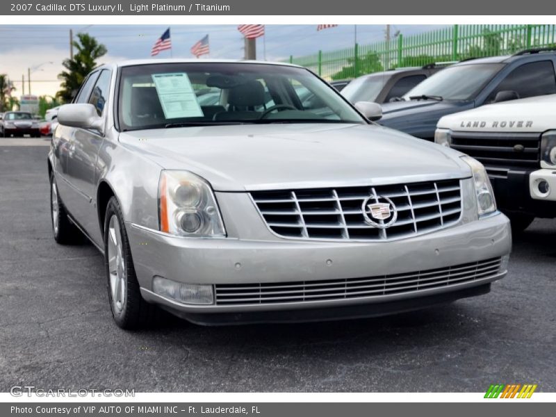 Light Platinum / Titanium 2007 Cadillac DTS Luxury II