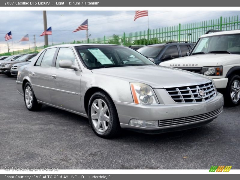 Front 3/4 View of 2007 DTS Luxury II