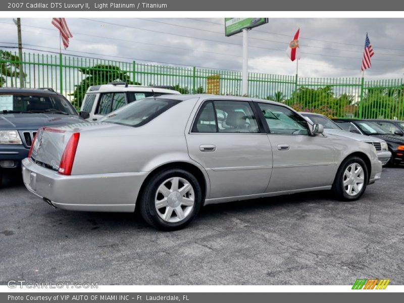 Light Platinum / Titanium 2007 Cadillac DTS Luxury II