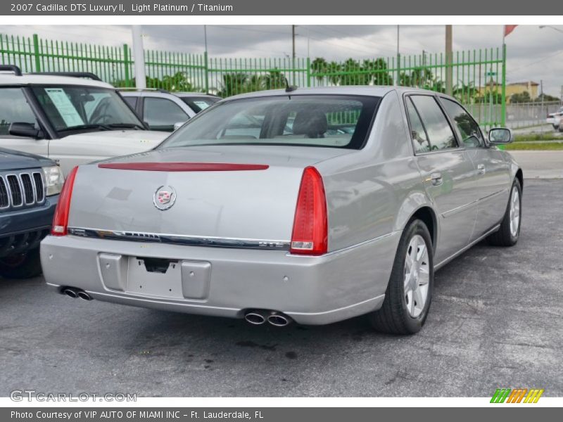 Light Platinum / Titanium 2007 Cadillac DTS Luxury II