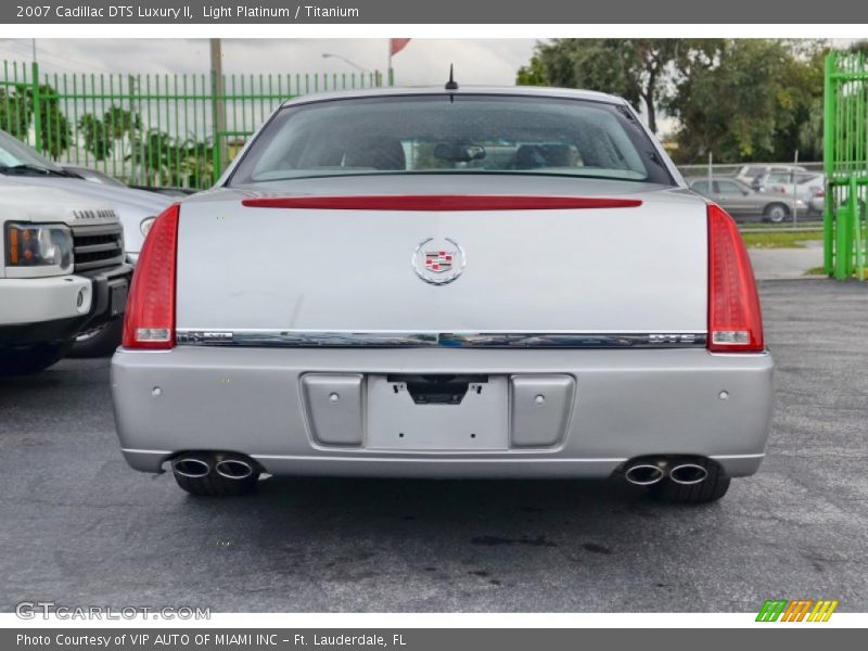 Light Platinum / Titanium 2007 Cadillac DTS Luxury II