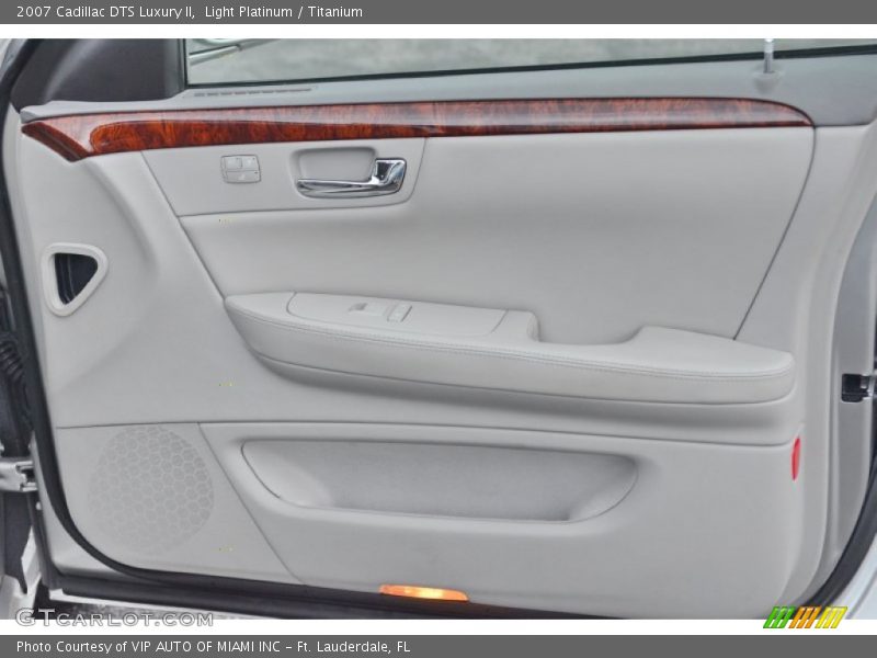 Door Panel of 2007 DTS Luxury II