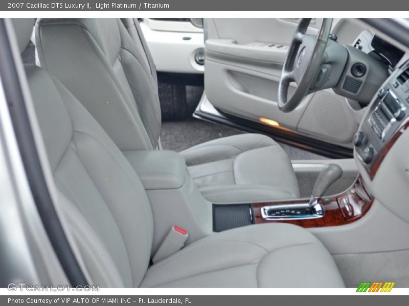 Light Platinum / Titanium 2007 Cadillac DTS Luxury II