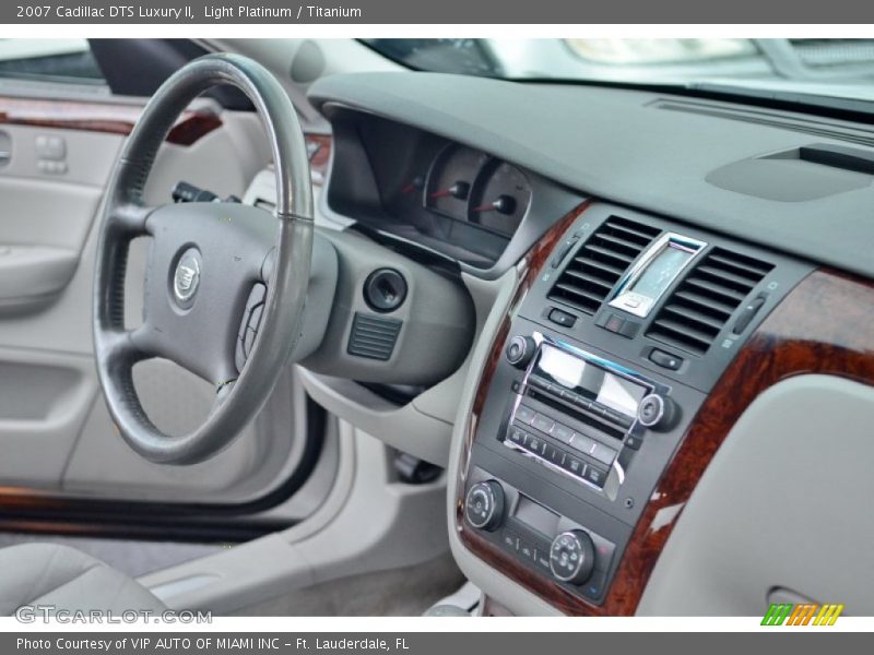 Light Platinum / Titanium 2007 Cadillac DTS Luxury II