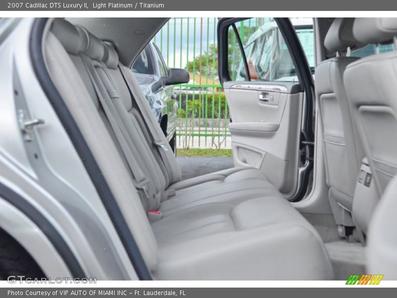Light Platinum / Titanium 2007 Cadillac DTS Luxury II