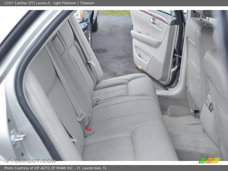 Light Platinum / Titanium 2007 Cadillac DTS Luxury II
