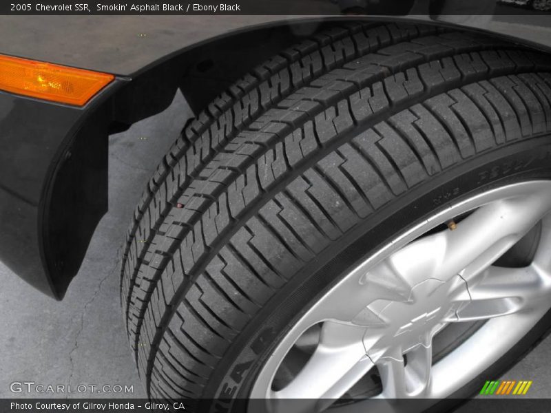 Smokin' Asphalt Black / Ebony Black 2005 Chevrolet SSR