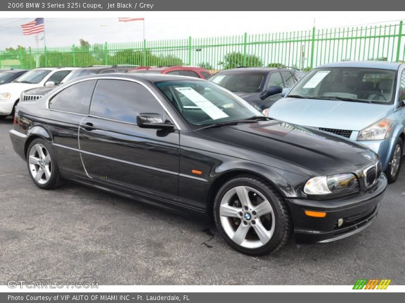 Front 3/4 View of 2006 3 Series 325i Coupe