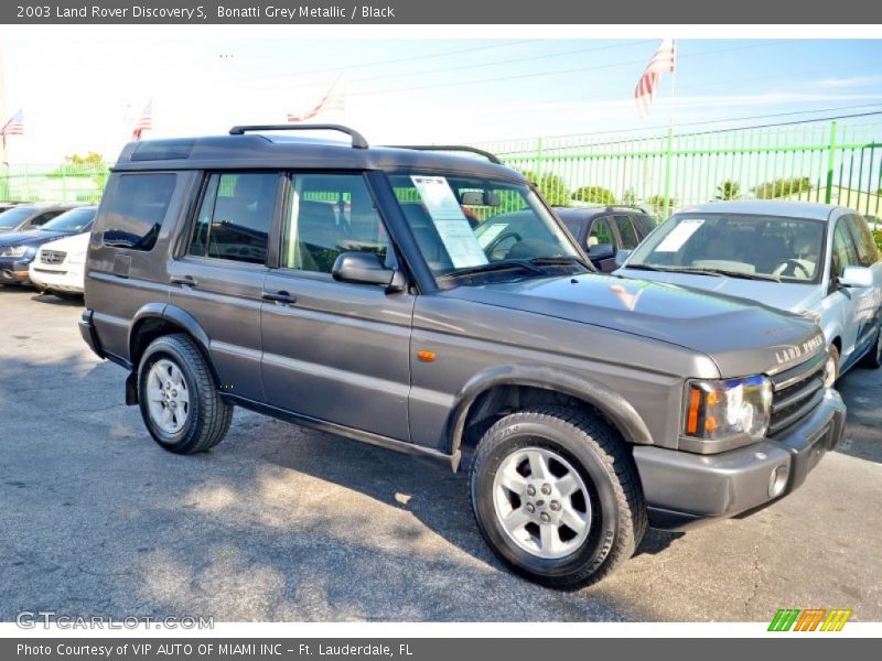 Front 3/4 View of 2003 Discovery S