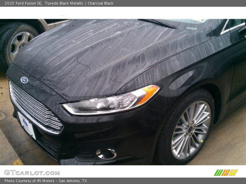 Tuxedo Black Metallic / Charcoal Black 2015 Ford Fusion SE