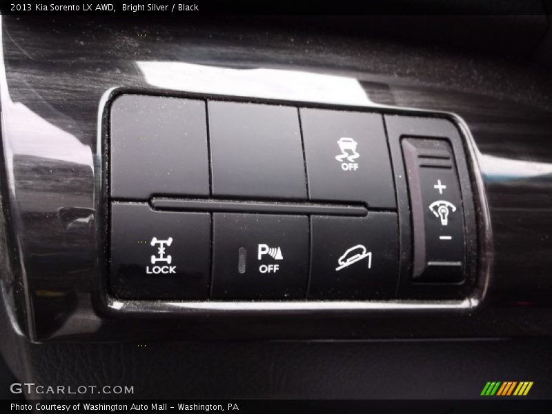 Bright Silver / Black 2013 Kia Sorento LX AWD