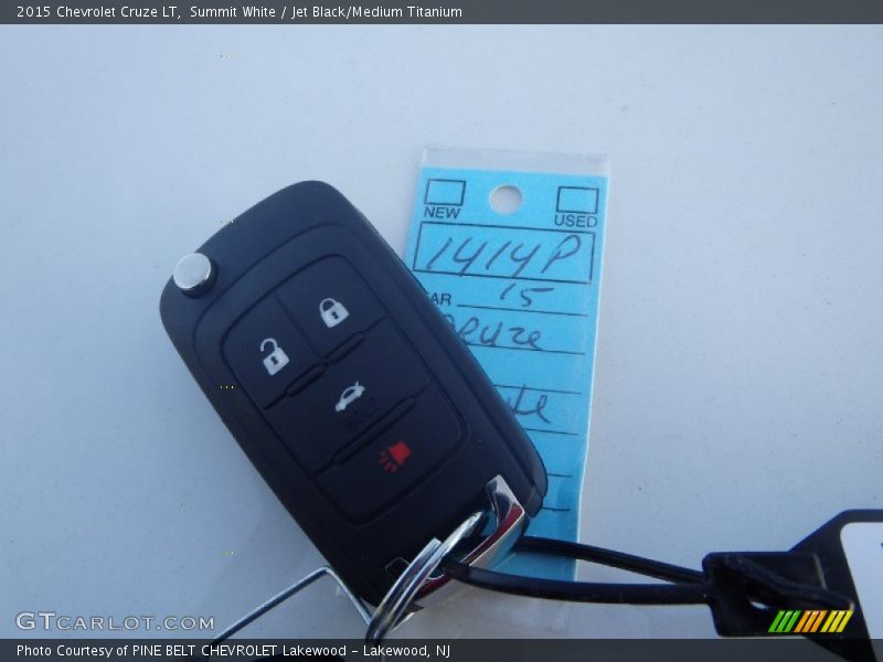 Summit White / Jet Black/Medium Titanium 2015 Chevrolet Cruze LT