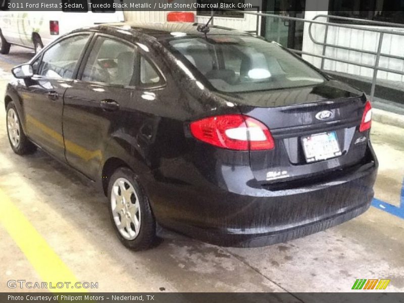 Tuxedo Black Metallic / Light Stone/Charcoal Black Cloth 2011 Ford Fiesta S Sedan