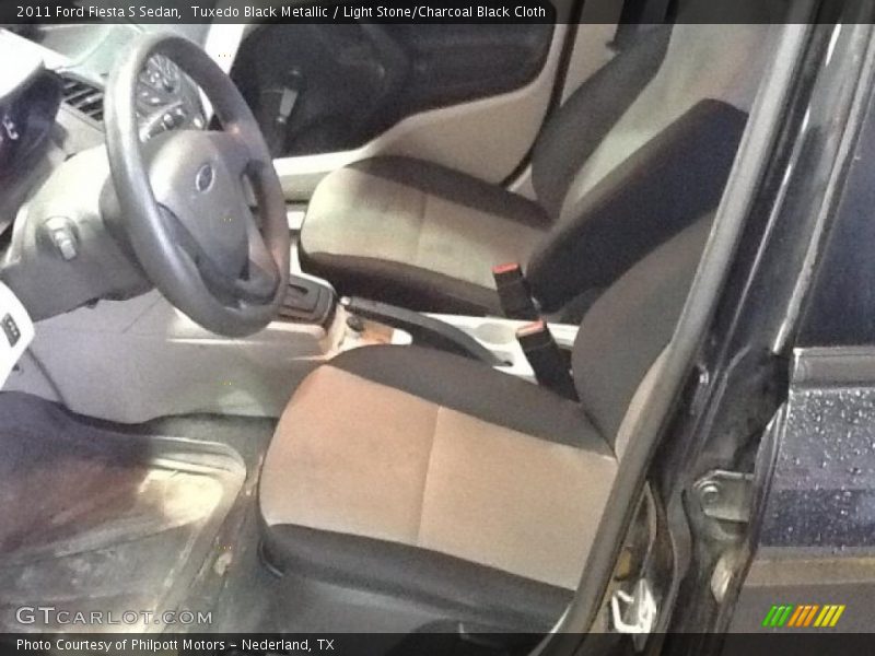 Tuxedo Black Metallic / Light Stone/Charcoal Black Cloth 2011 Ford Fiesta S Sedan