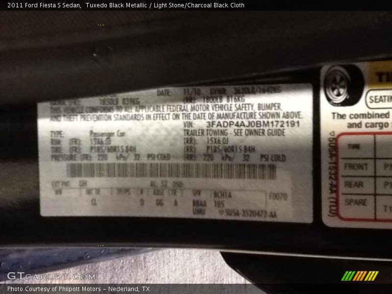 Tuxedo Black Metallic / Light Stone/Charcoal Black Cloth 2011 Ford Fiesta S Sedan