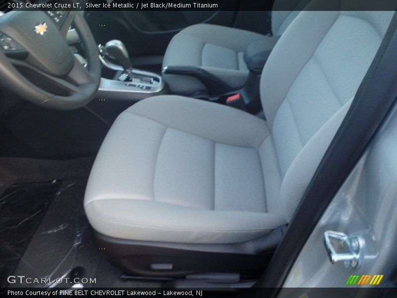 Silver Ice Metallic / Jet Black/Medium Titanium 2015 Chevrolet Cruze LT