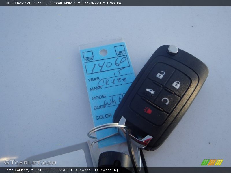 Summit White / Jet Black/Medium Titanium 2015 Chevrolet Cruze LT