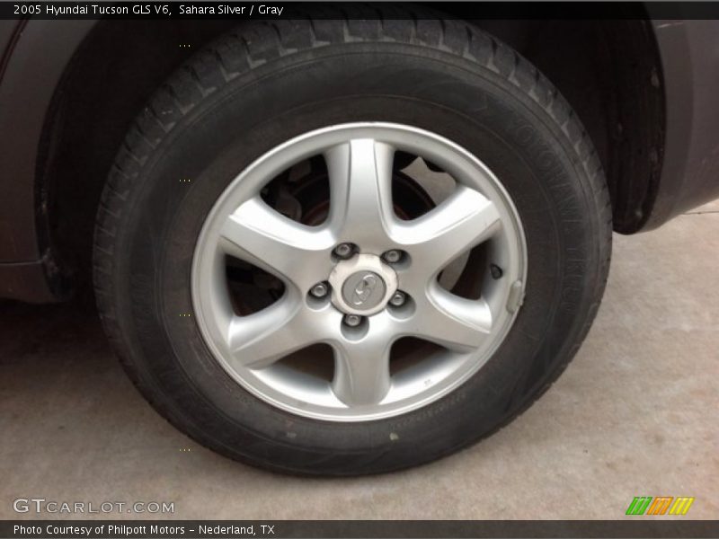 Sahara Silver / Gray 2005 Hyundai Tucson GLS V6