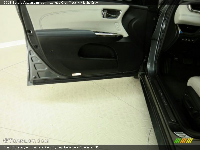 Magnetic Gray Metallic / Light Gray 2013 Toyota Avalon Limited