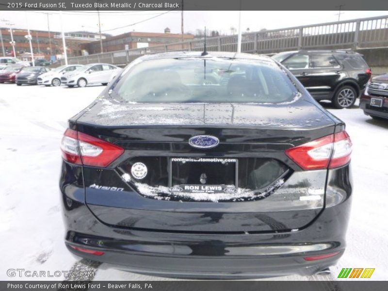 Tuxedo Black Metallic / Charcoal Black 2015 Ford Fusion SE