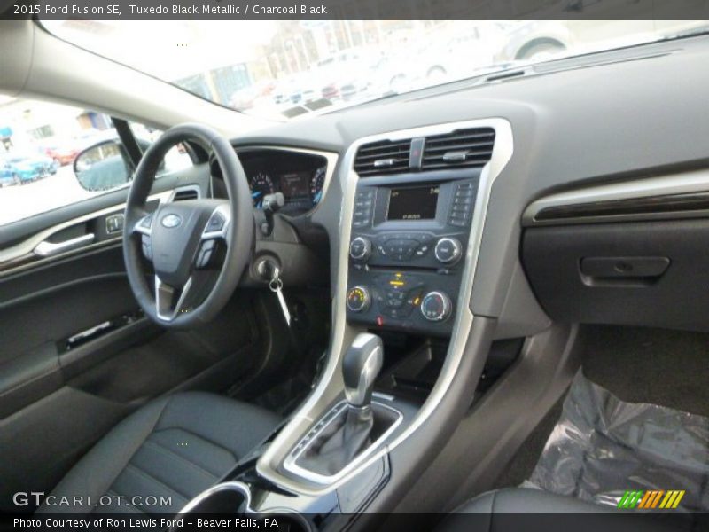 Tuxedo Black Metallic / Charcoal Black 2015 Ford Fusion SE