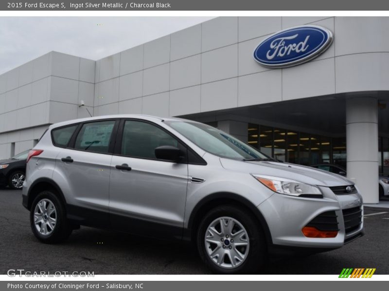 Ingot Silver Metallic / Charcoal Black 2015 Ford Escape S