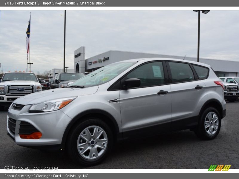 Front 3/4 View of 2015 Escape S