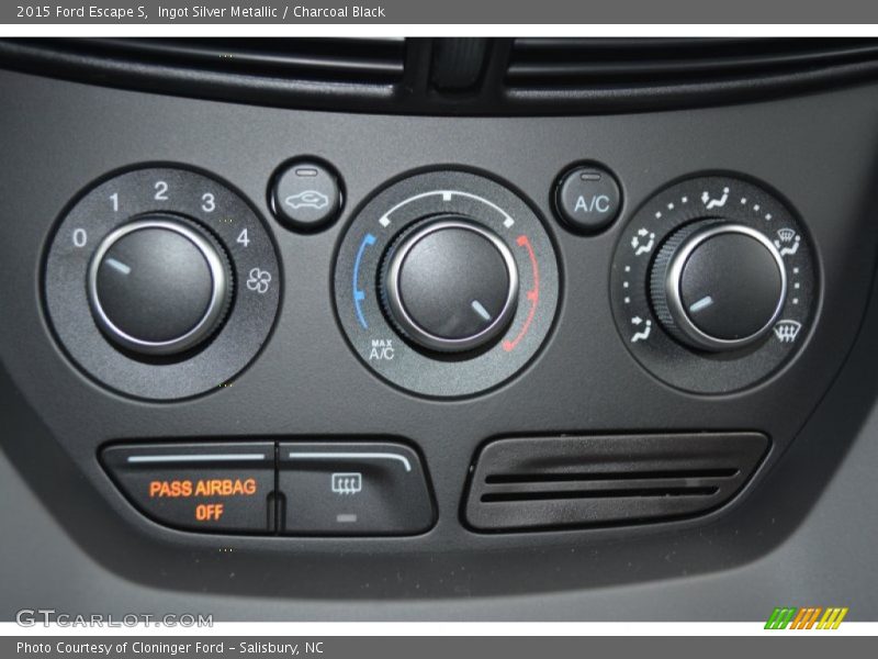 Ingot Silver Metallic / Charcoal Black 2015 Ford Escape S