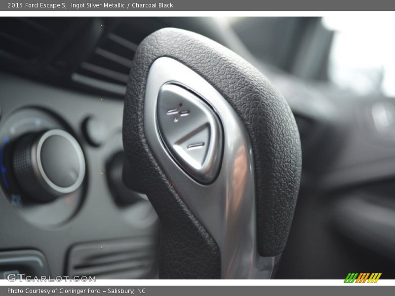 Ingot Silver Metallic / Charcoal Black 2015 Ford Escape S