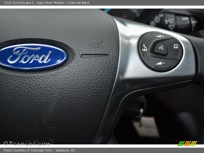 Ingot Silver Metallic / Charcoal Black 2015 Ford Escape S