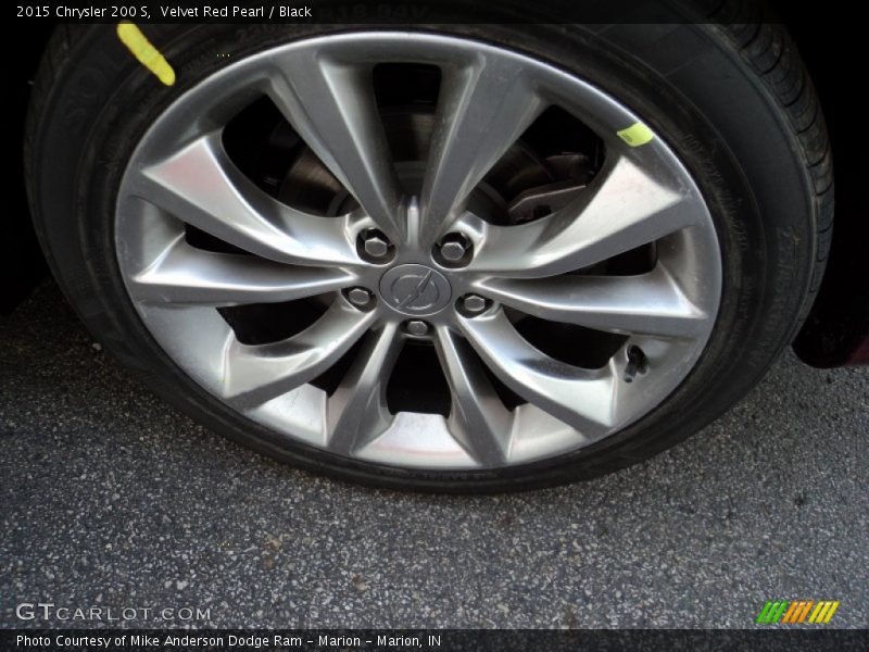 Velvet Red Pearl / Black 2015 Chrysler 200 S