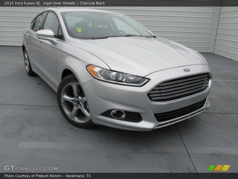 Front 3/4 View of 2015 Fusion SE