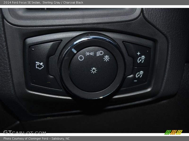 Sterling Gray / Charcoal Black 2014 Ford Focus SE Sedan