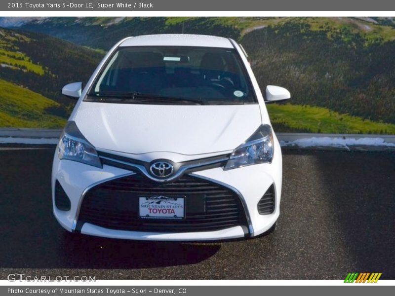 Super White / Black 2015 Toyota Yaris 5-Door LE