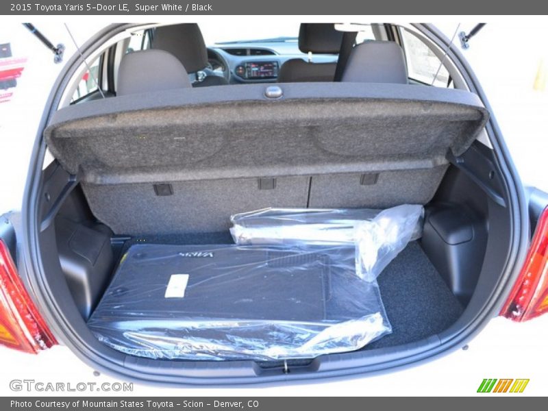 Super White / Black 2015 Toyota Yaris 5-Door LE