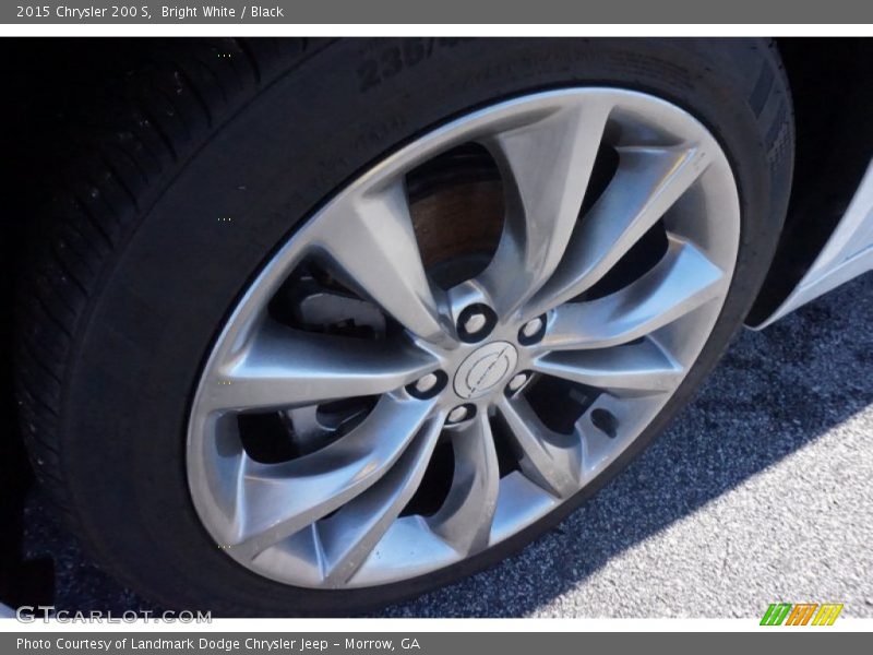 Bright White / Black 2015 Chrysler 200 S