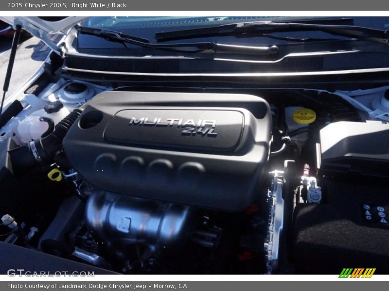 Bright White / Black 2015 Chrysler 200 S