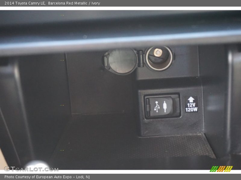 Barcelona Red Metallic / Ivory 2014 Toyota Camry LE