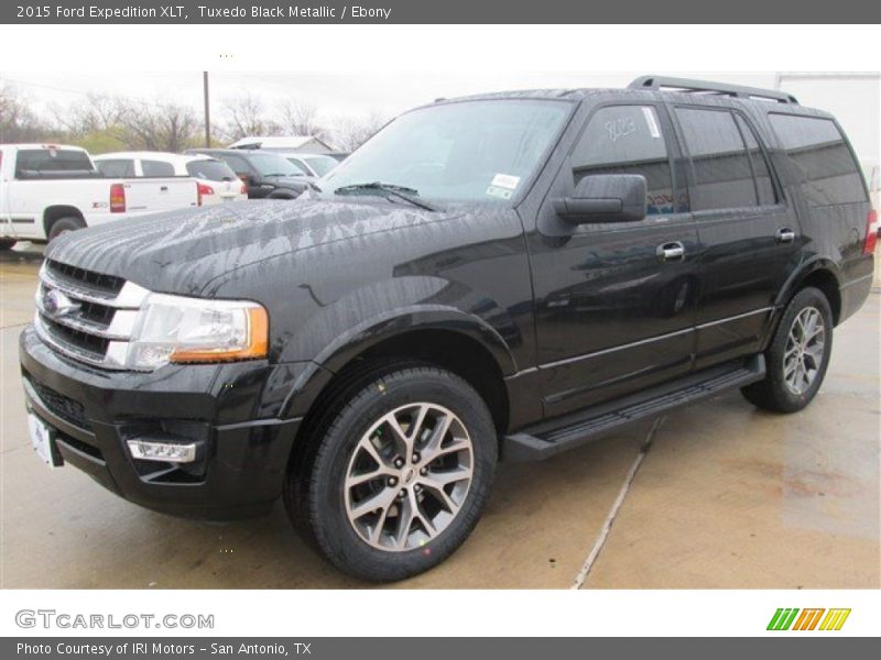 Front 3/4 View of 2015 Expedition XLT
