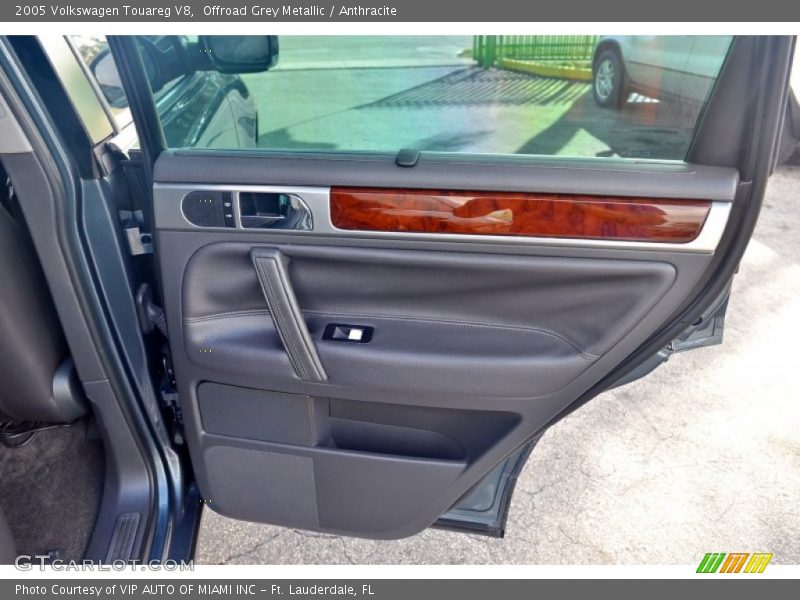 Offroad Grey Metallic / Anthracite 2005 Volkswagen Touareg V8