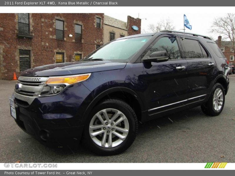 Front 3/4 View of 2011 Explorer XLT 4WD