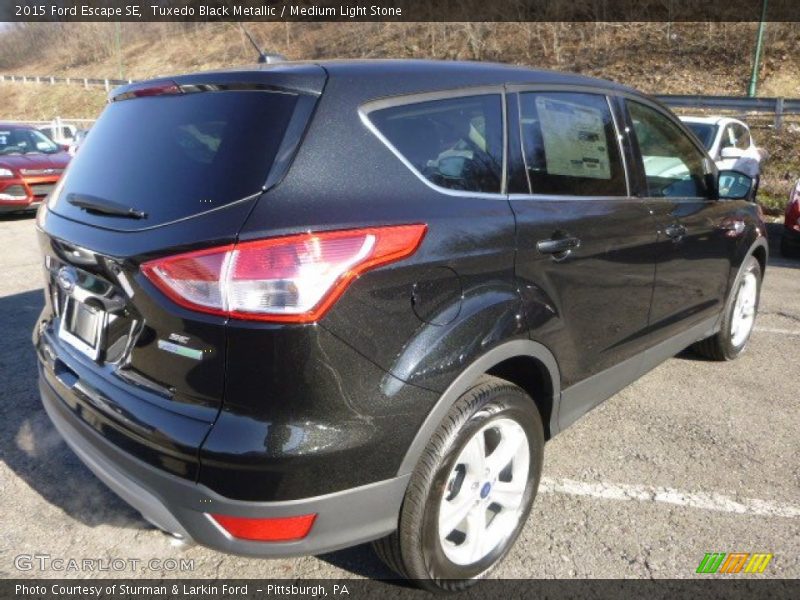Tuxedo Black Metallic / Medium Light Stone 2015 Ford Escape SE