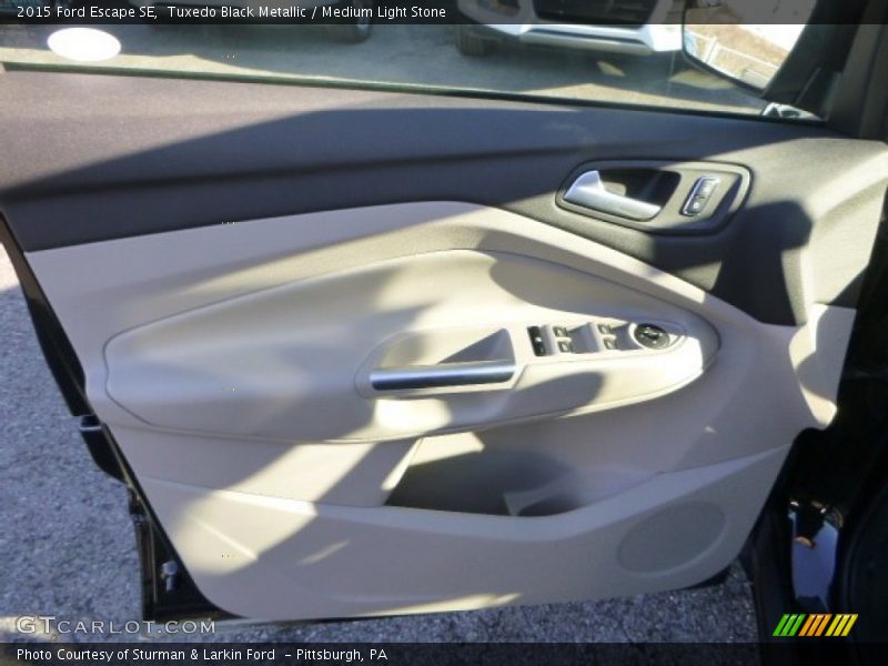 Tuxedo Black Metallic / Medium Light Stone 2015 Ford Escape SE