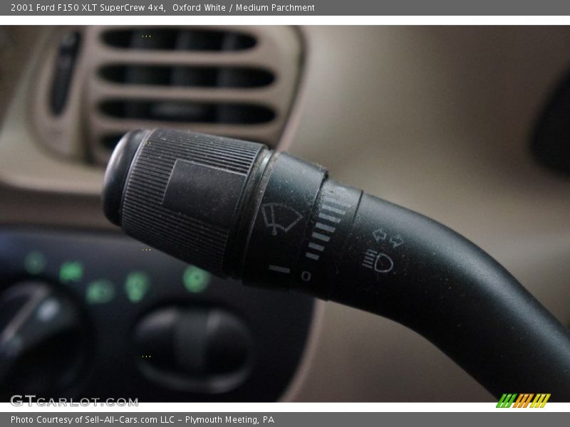 Oxford White / Medium Parchment 2001 Ford F150 XLT SuperCrew 4x4