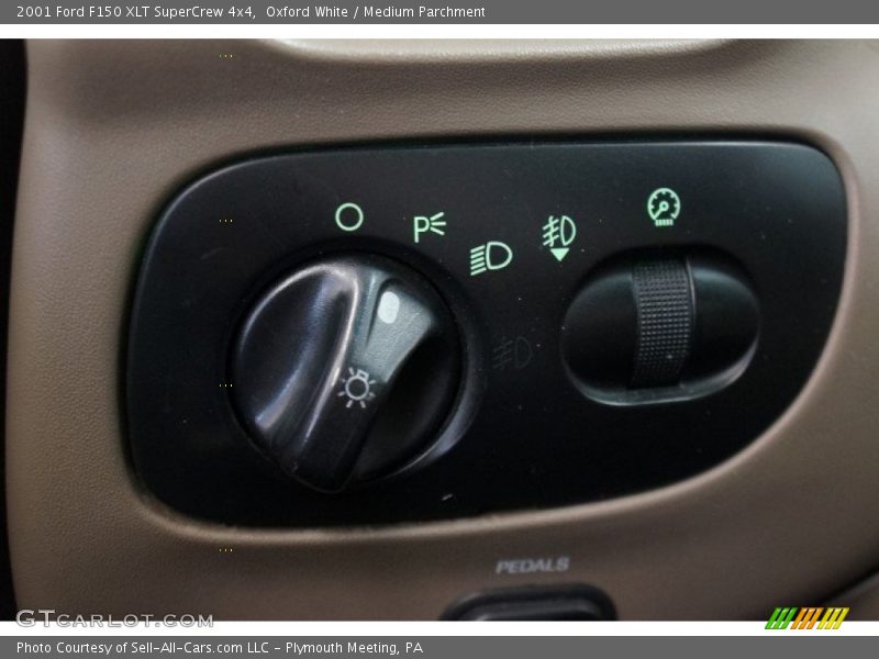 Oxford White / Medium Parchment 2001 Ford F150 XLT SuperCrew 4x4