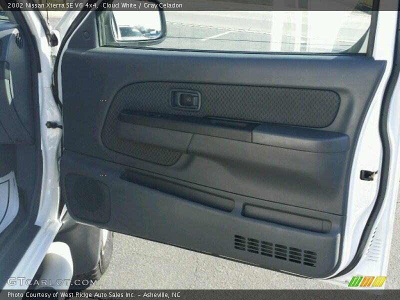 Cloud White / Gray Celadon 2002 Nissan Xterra SE V6 4x4