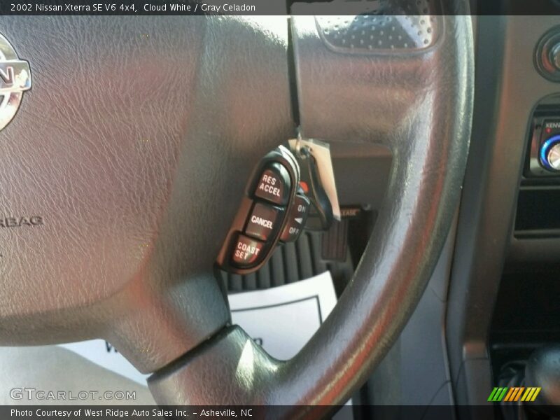 Cloud White / Gray Celadon 2002 Nissan Xterra SE V6 4x4