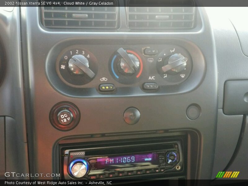 Cloud White / Gray Celadon 2002 Nissan Xterra SE V6 4x4